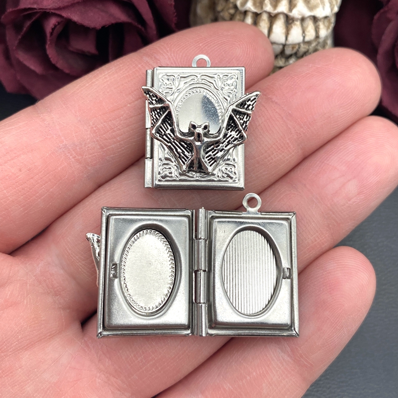 2pcs 27*22mm Bat Book Locket C - огляд і ціна Jewelry Making Guide Book